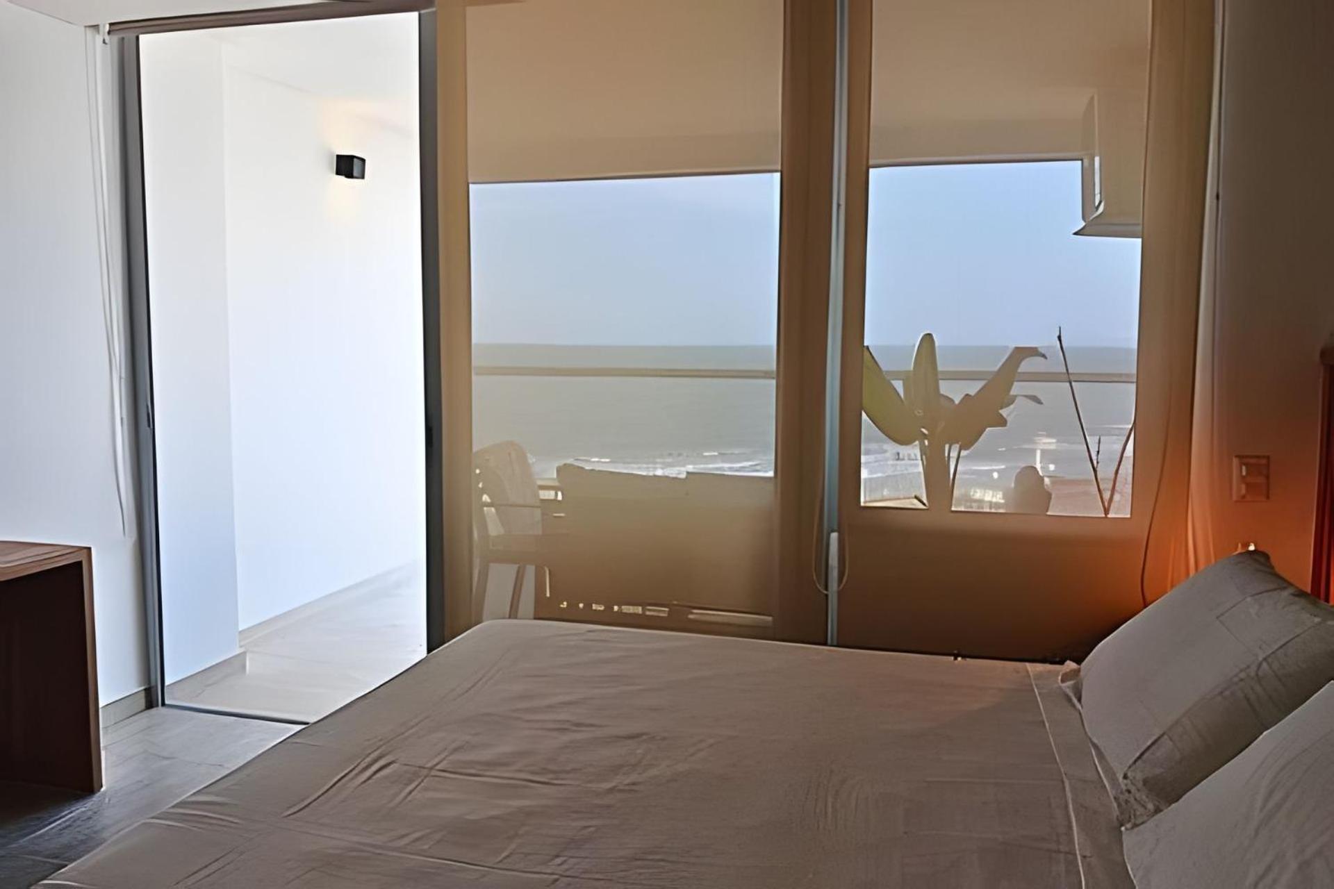 Lujoso Frente Al Mar Apartamento