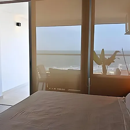 Lujoso Frente Al Mar Apartamento